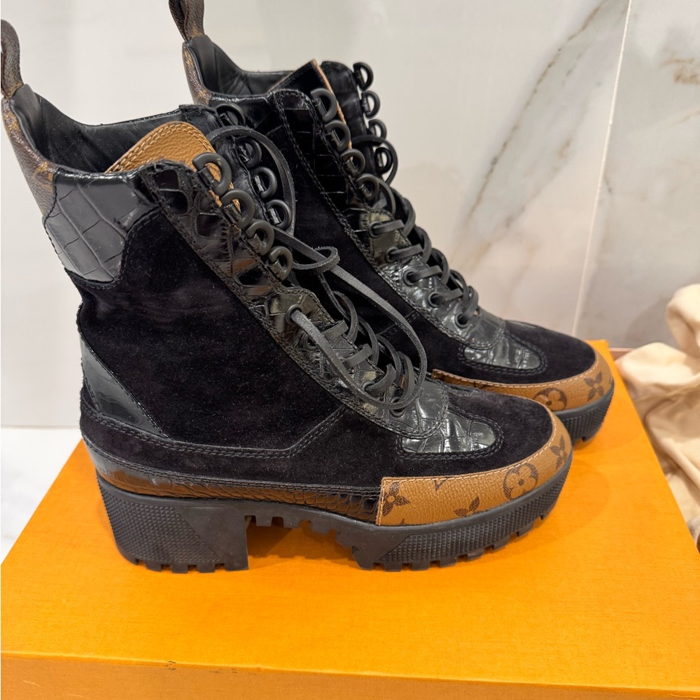 Authentic Louis Vuitton Monogram Combat Boots – Size 36 / US 6 - Picture 8 of 11